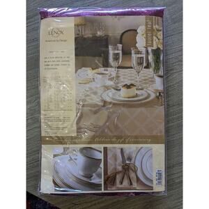 NEW Gorgeous Deep Red Lenox Luxury Diamond Pattern Tablecloth 70x86
